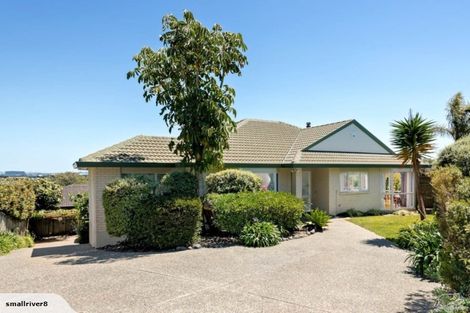 Photo of property in 22 John Brooke Crescent, East Tamaki Heights, Auckland, 2016
