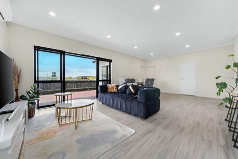 Photo of property in 6 Kakabeak Way, Takanini, 2110