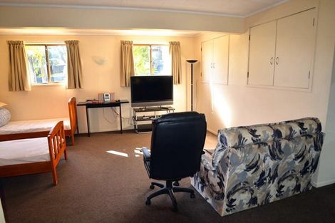 Photo of property in 44 Kennedy Avenue, Forrest Hill, Auckland, 0620