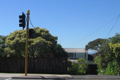 Photo of property in 81 Forrest Hill Road, Milford, Auckland, 0620