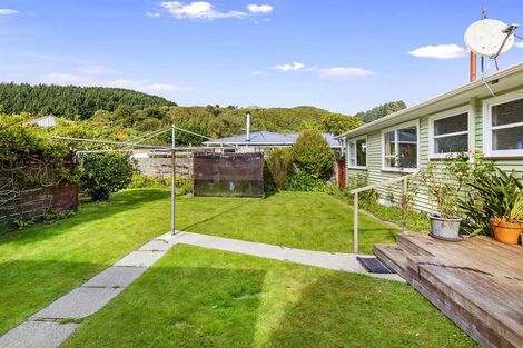 Photo of property in 10 Peckham Grove, Tawa, Wellington, 5028