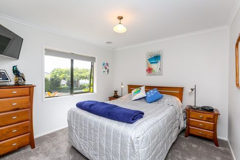 Photo of property in 5 Ashmore Drive, Frankleigh Park, New Plymouth, 4310