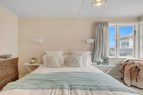 Photo of property in 37 Main Road, Titahi Bay, Porirua, 5022