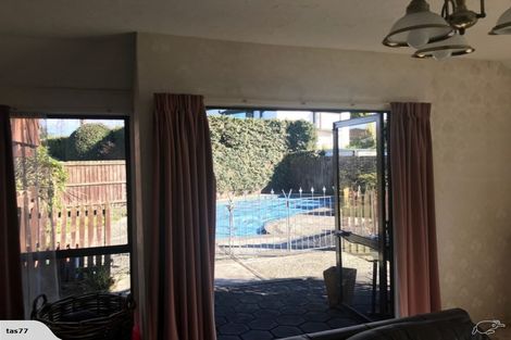 Photo of property in 17 Kingham Place, Avonhead, Christchurch, 8042