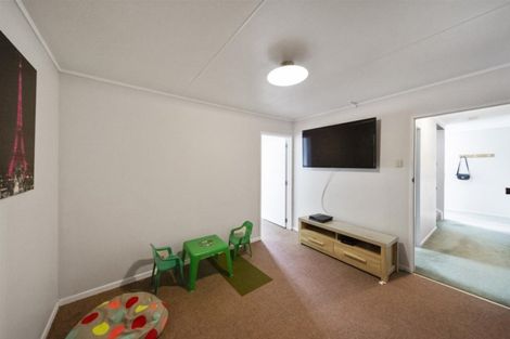 Photo of property in 8 Matai Place, Hawera, 4610