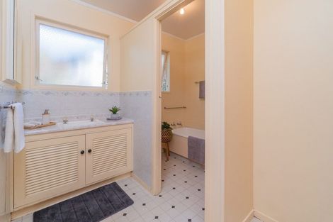 Photo of property in 15 Sunvue Road, Glen Eden, Auckland, 0602