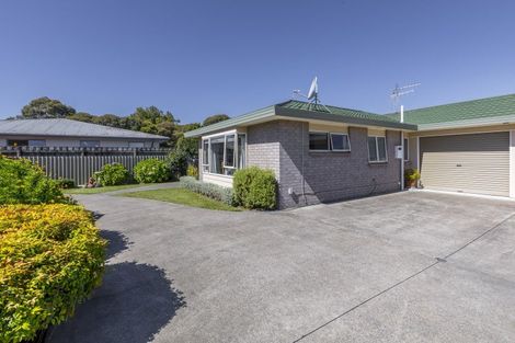 Photo of property in 2/2 Anzac Avenue, Onekawa, Napier, 4110