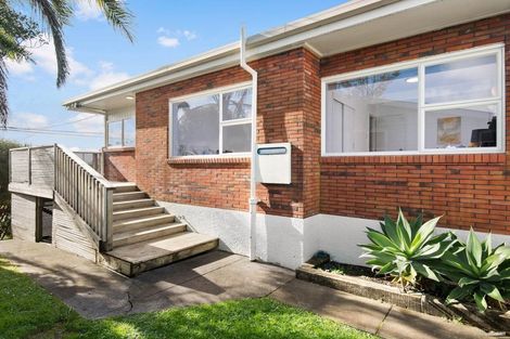 Photo of property in 2/110 Sylvan Avenue, Northcote, Auckland, 0627