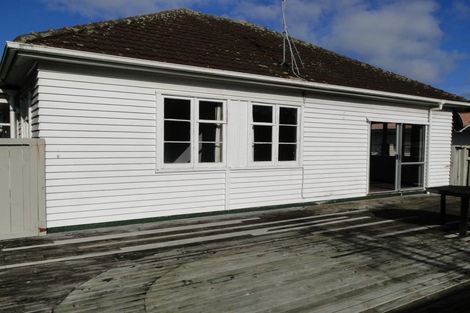 Photo of property in 9 Waiohua Road, Greenlane, Auckland, 1061