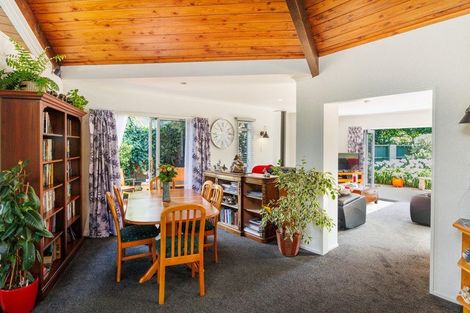 Photo of property in 23 Chilton Grove, Hokowhitu, Palmerston North, 4410