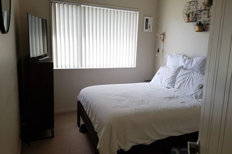 Photo of property in 2 Graham Collins Drive, Windsor Park, Auckland, 0632