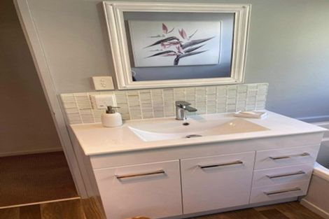 Photo of property in 20 Hadley Wood Drive, Wattle Downs, Auckland, 2103