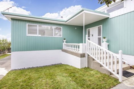 Photo of property in 21 Realm Place, Massey, Auckland, 0614