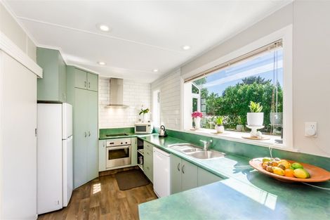 Photo of property in 10 Horomona Road, Paekakariki, 5034