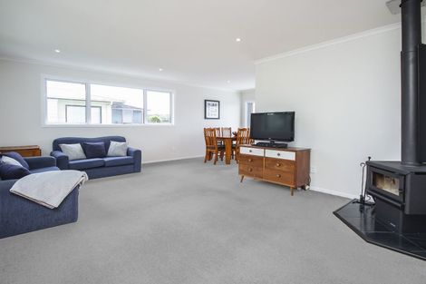 Photo of property in 21 Realm Place, Massey, Auckland, 0614