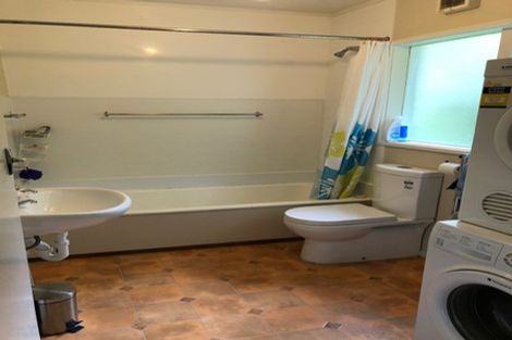 Photo of property in 2/17 Huntingdon Street, Northland, Wellington, 6012