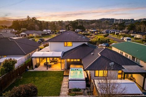 Photo of property in 14 Kahika Grove, Huapai, Kumeu, 0810