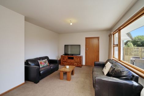 Photo of property in 80 Avonhead Road, Avonhead, Christchurch, 8042