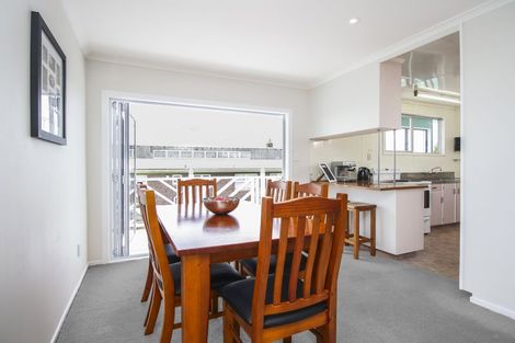 Photo of property in 21 Realm Place, Massey, Auckland, 0614