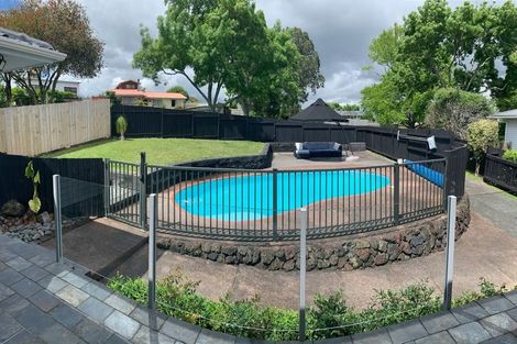 Photo of property in 10 Yeoman Place, Howick, Auckland, 2014