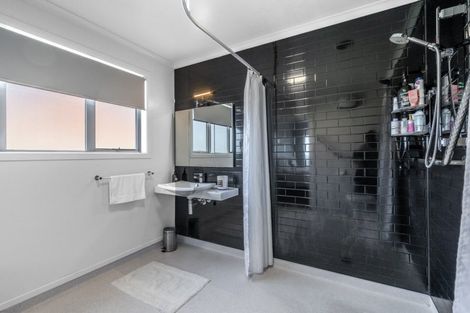 Photo of property in 246 Marine Parade, Bluff, 9814