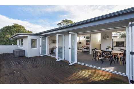 Photo of property in 3 Tirita Street, Kawaha Point, Rotorua, 3010
