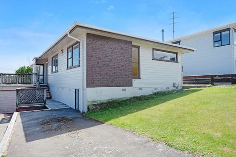 Photo of property in 34 Edgecombe Street, Newlands, Wellington, 6037