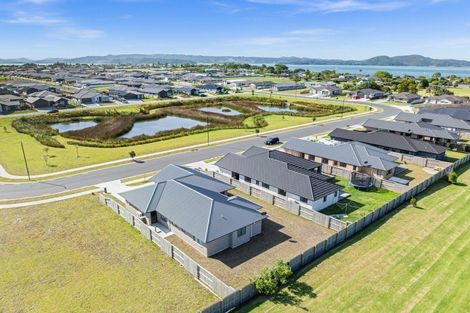 Photo of property in 77 Kaurinui Crescent, One Tree Point, 0118