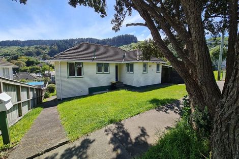 Photo of property in 8 Davidson Crescent, Tawa, Wellington, 5028