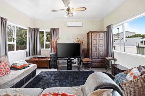 Photo of property in 17 Nicholson Avenue, Papatoetoe, Auckland, 2025