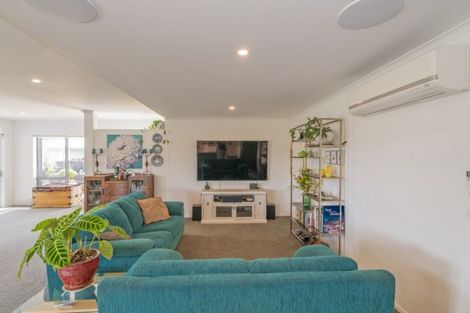 Photo of property in 20 Roseberry Place, Whitianga, 3510