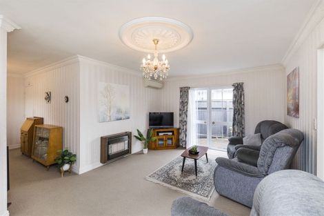 Photo of property in 2a Duna Place, Takaro, Palmerston North, 4412