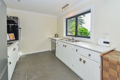 Photo of property in 20 Collingwood Road, Waiuku, 2123