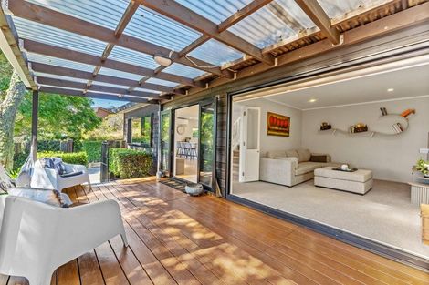 Photo of property in 1/12 Philson Terrace, Browns Bay, Auckland, 0630