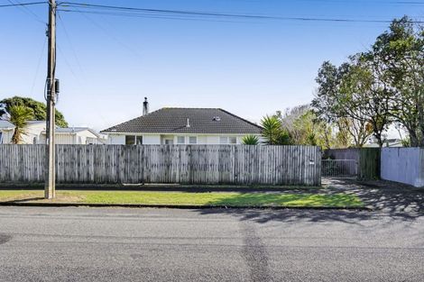 Photo of property in 18 Acourt Street, Hawera, 4610