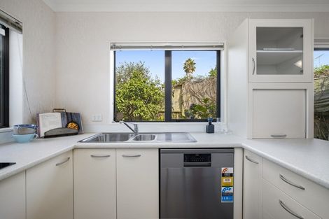 Photo of property in 16 Ranch Place, Pukekohe, 2120