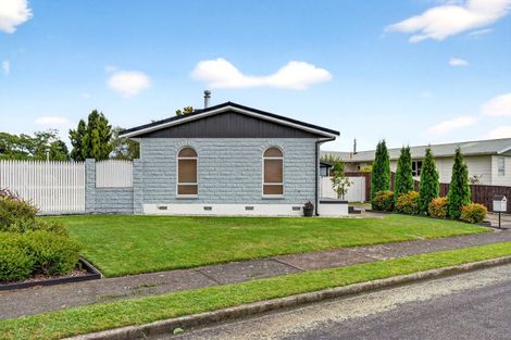 Photo of property in 3 Feist Street, Carterton, 5713