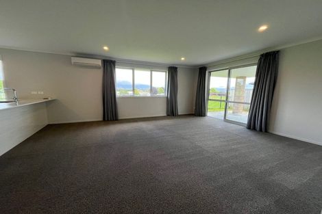 Photo of property in 28 Richardson Road, Omokoroa, 3114