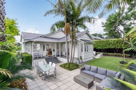 Photo of property in 33 Summer Street, Stanley Point, Auckland, 0624