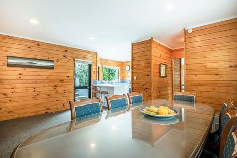 Photo of property in 2/6 Stoneleigh Court, Sunnynook, Auckland, 0632