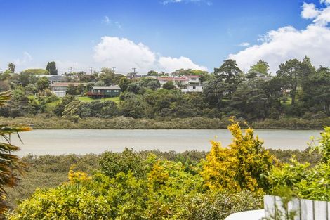 Photo of property in 21 Realm Place, Massey, Auckland, 0614