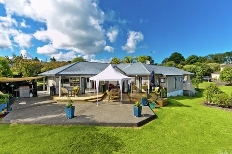 Photo of property in 8 Almond Grove, Greenhithe, Auckland, 0632