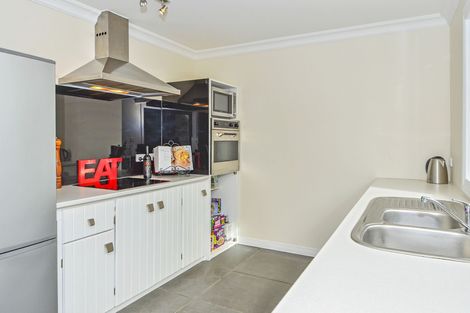 Photo of property in 20 Collingwood Road, Waiuku, 2123