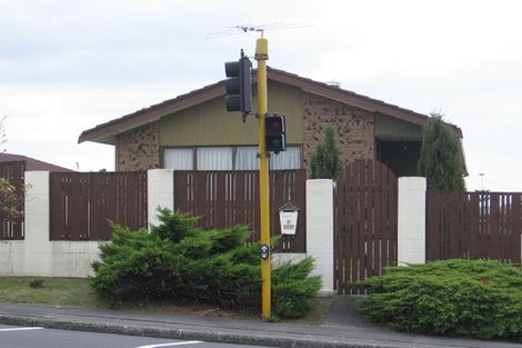 Photo of property in 2/131 Mokoia Road, Birkenhead, Auckland, 0626