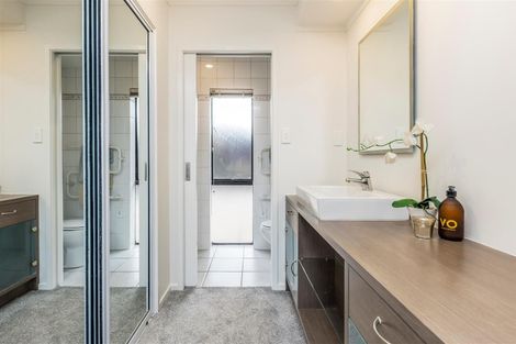 Photo of property in 11 Vipond Road, Stanmore Bay, Whangaparaoa, 0932