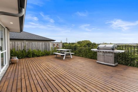 Photo of property in 10 Grenache Way, Kumeu, 0810