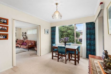 Photo of property in 1 Zande Terrace, Tawa, Wellington, 5028