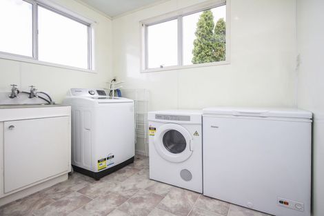 Photo of property in 21 Realm Place, Massey, Auckland, 0614