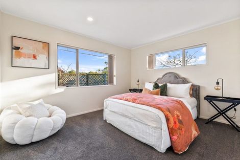 Photo of property in 28 Ginders Drive, Massey, Auckland, 0614