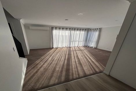 Photo of property in 10 Rauriki Lane, Rosehill, Papakura, 2113